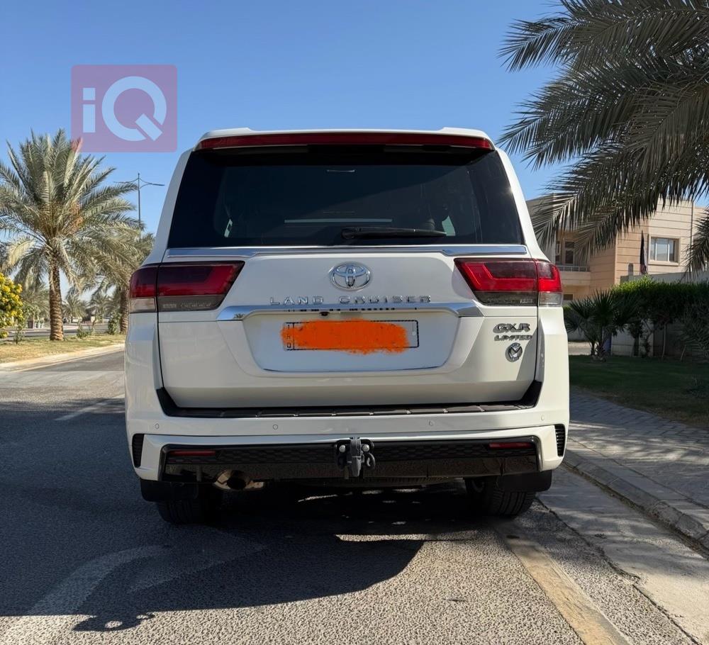 تۆیۆتا لاند کروزەر